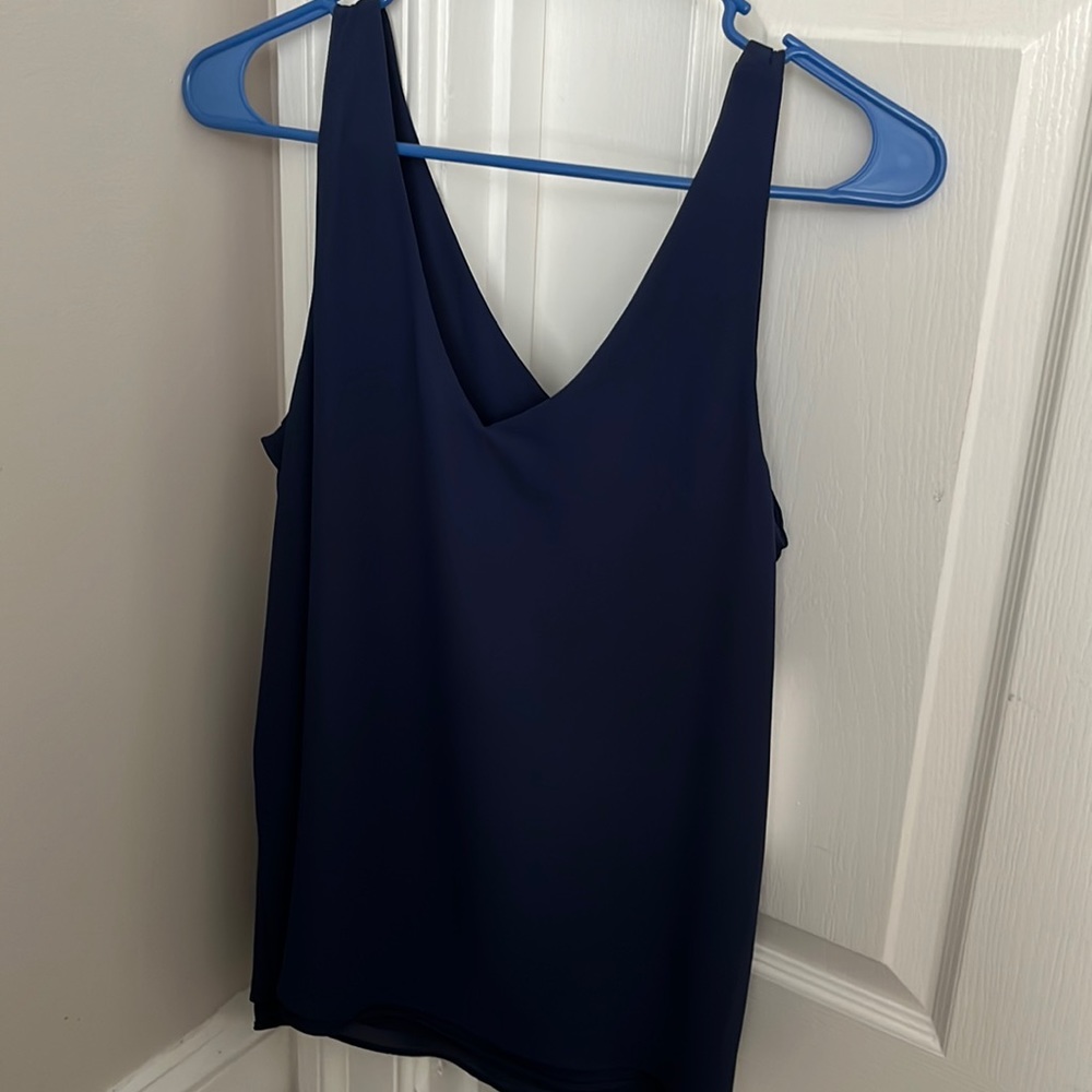 Lilly Pulitzer, Florin Sleeveless V-Neck. Size small. Never worn, tags still on